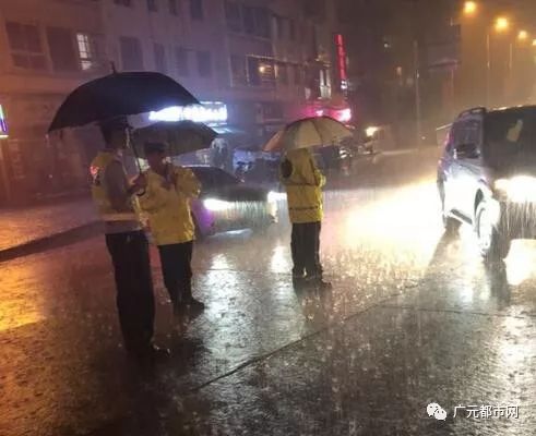 南昌暴雨最新动态，雨中的温情故事