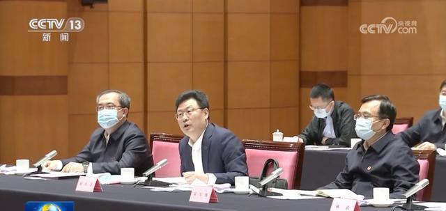 新闻时评最新聚焦热点话题的三个要点分析